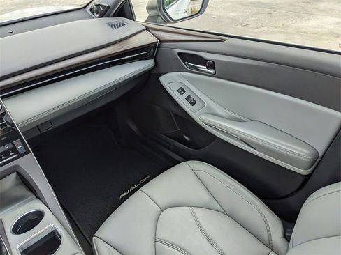 Used 2019 Toyota Avalon XLE w/ Moonroof Package image 29
