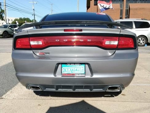 Used 2014 Dodge Charger SE RWD image 3