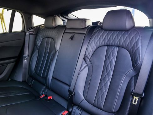 New 2026 BMW X6 xDrive40i w/ Executive Package image 24