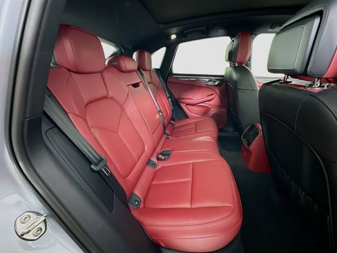Certified 2025 Porsche Macan AWD/4WD image 29