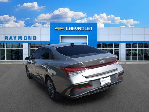 Used 2024 Hyundai Elantra SEL FWD image 6