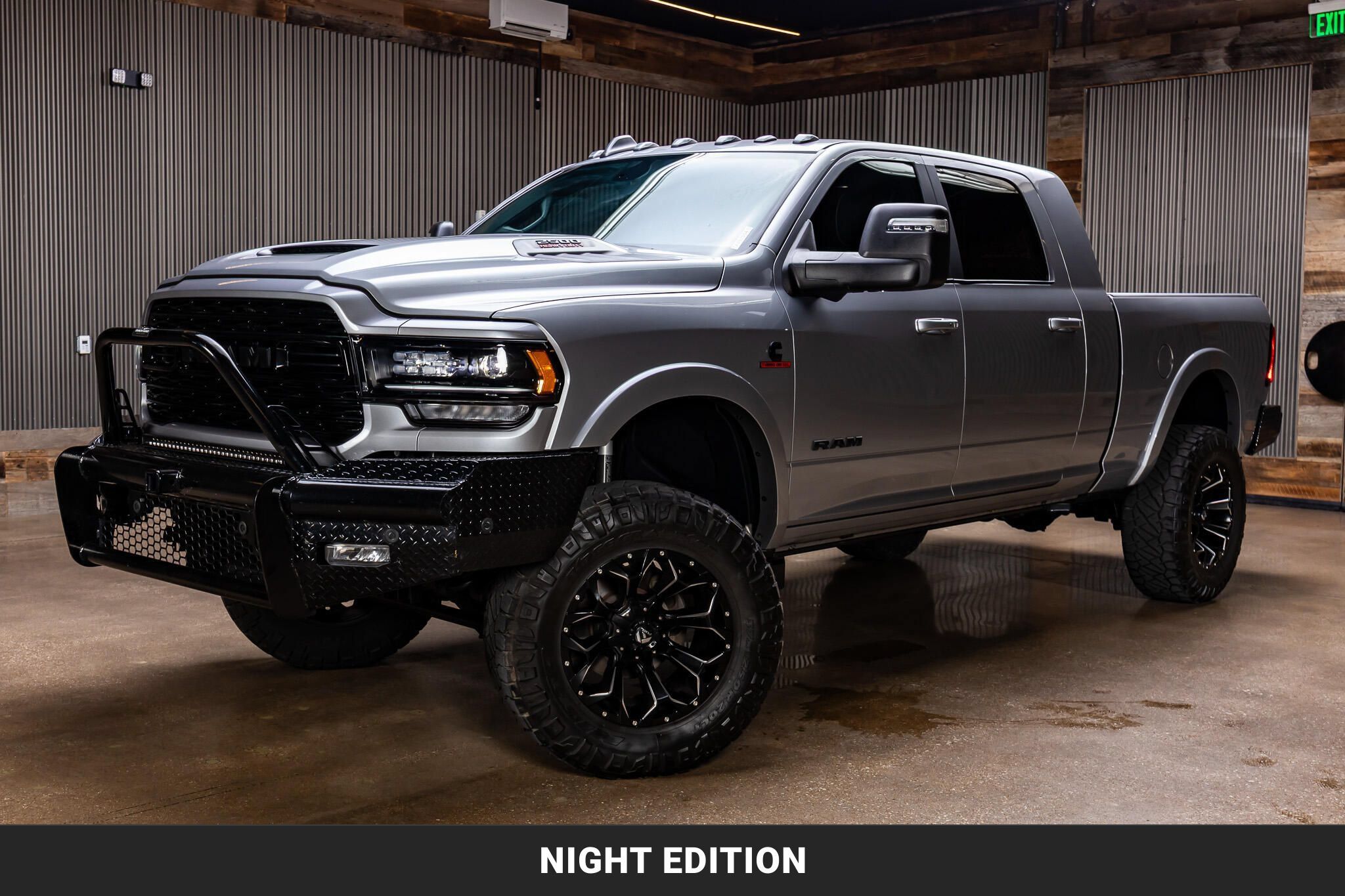 Used 2023 RAM 2500 Limited w/ Night Edition AWD/4WD image 4