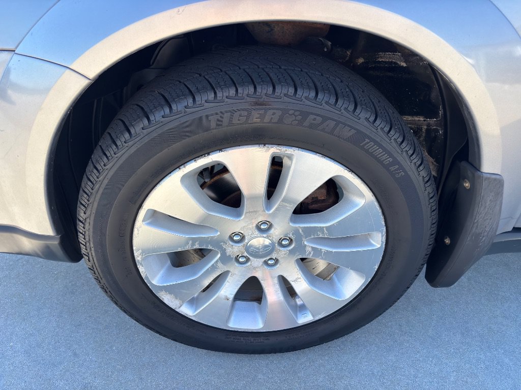 Used 2009 Subaru Outback 2.5i Limited AWD/4WD image 11