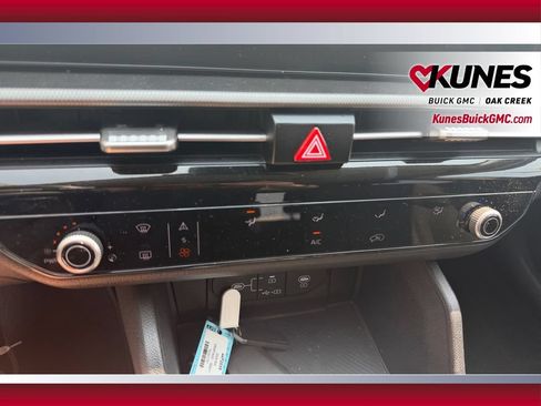 Used 2026 Kia Sportage LX FWD image 27