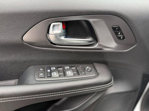 New 2026 Chrysler Pacifica Select image 22