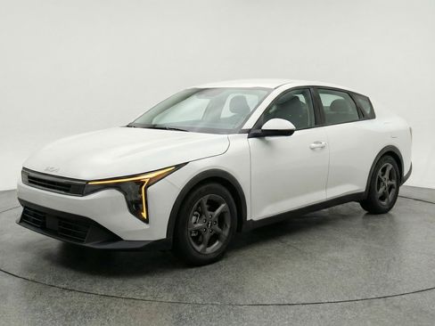 Used 2025 Kia K4 FWD image 3