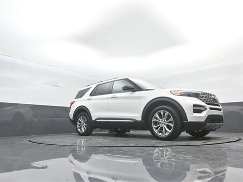 Certified 2023 Ford Explorer Limited w/ Equipment Group 301A image 32