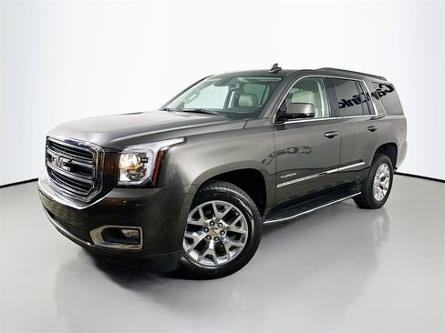 Used 2020 GMC Yukon SLT w/ HD Trailering Package image 3