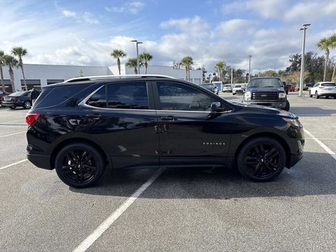 Used 2021 Chevrolet Equinox LT image 2