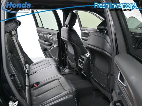 Used 2023 Jeep Grand Cherokee Overland AWD/4WD image 14