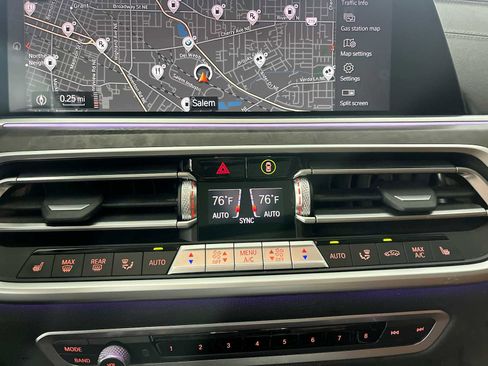 Used 2022 BMW X7 xDrive40i w/ Premium Package image 17