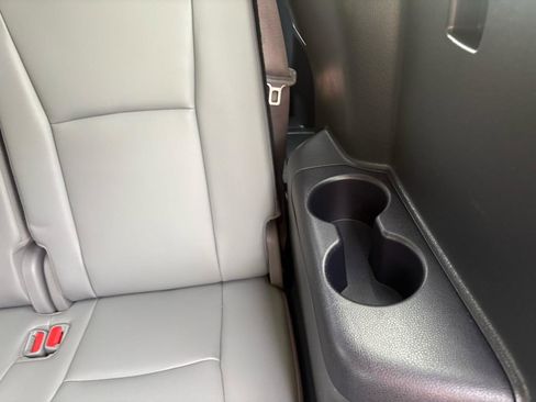 Used 2022 Toyota Highlander XLE image 21