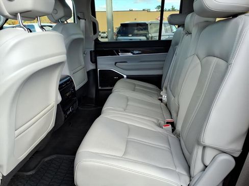 Used 2022 Jeep Wagoneer Series II image 16