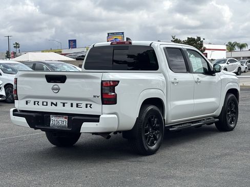 Used 2024 Nissan Frontier SV w/ SV Convenience Package RWD image 3
