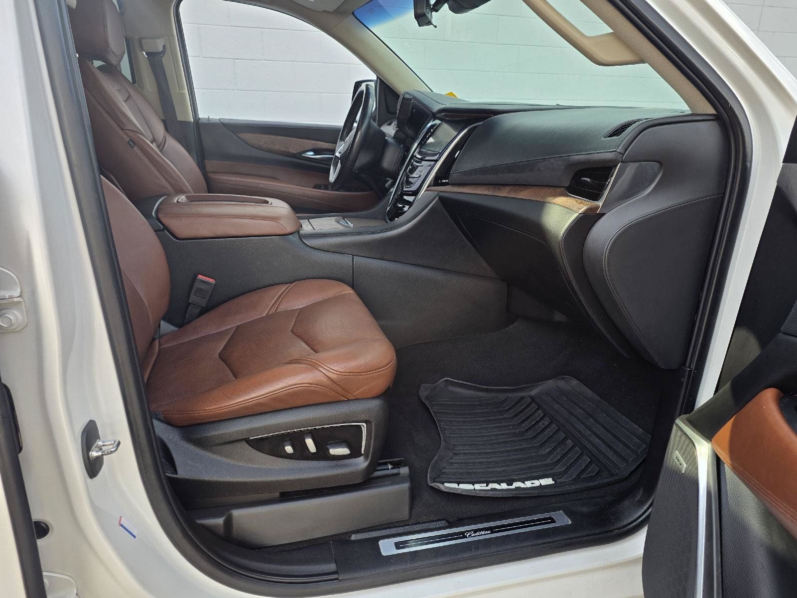 Used 2019 Cadillac Escalade Premium Luxury w/ LPO, Radiant Package AWD/4WD image 29