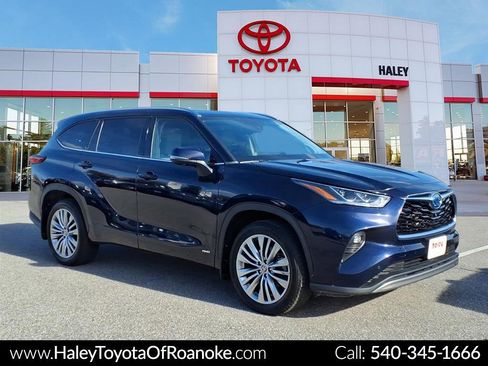 Used 2023 Toyota Highlander Platinum image 1