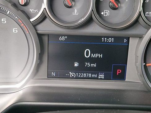 Used 2021 Chevrolet Suburban LT image 18