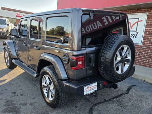 Used 2018 Jeep Wrangler Unlimited Sahara image 5