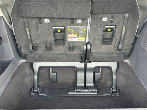 Used 2023 Toyota Sienna XLE image 17