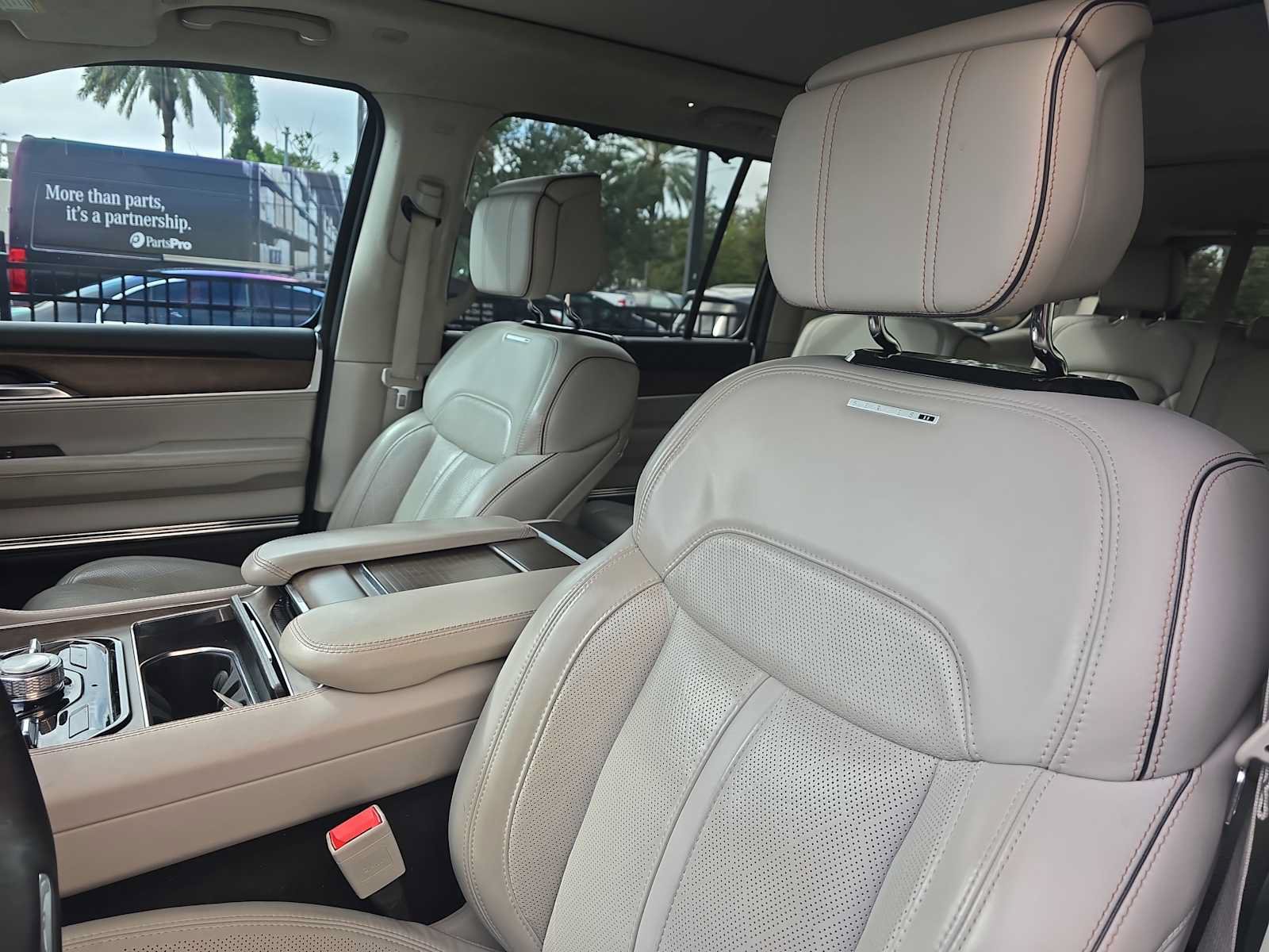 Used 2023 Jeep Grand Wagoneer Series II AWD/4WD image 18