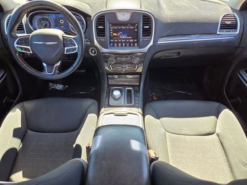 Used 2019 Chrysler 300 Touring w/ Chrome Appearance Package image 15