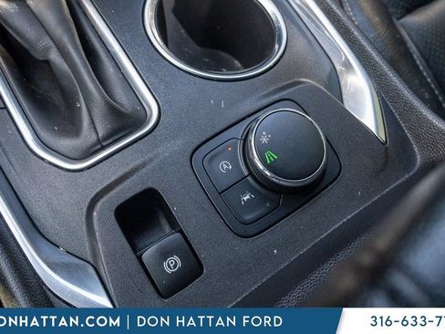 Used 2023 Chevrolet Traverse LT FWD image 11