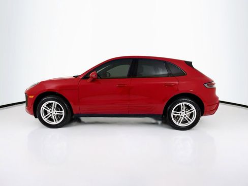 Certified 2025 Porsche Macan image 2