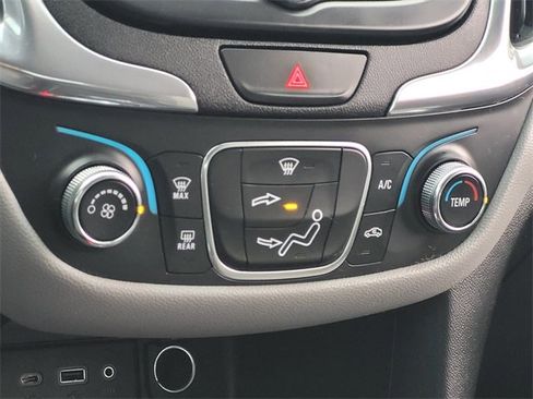 Used 2020 Chevrolet Equinox LS image 23