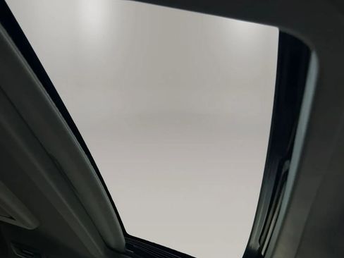 Used 2016 Toyota Sienna XLE Premium FWD image 11