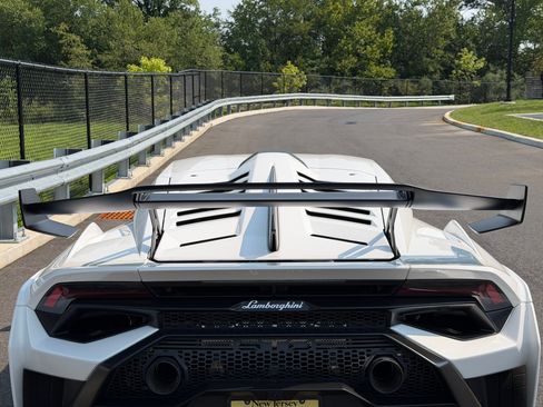 Used 2024 Lamborghini Huracan STO RWD image 18