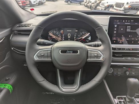 New 2026 Jeep Compass Latitude image 17