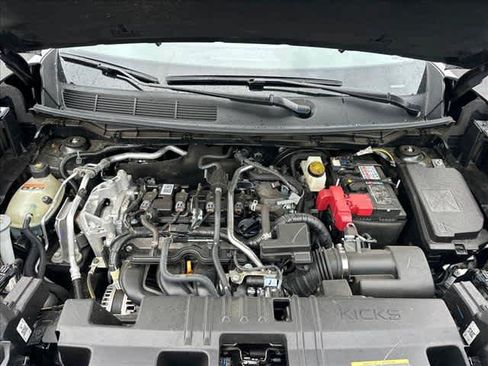 Used 2025 Nissan Kicks SR w/ SR Premium Package FWD image 28