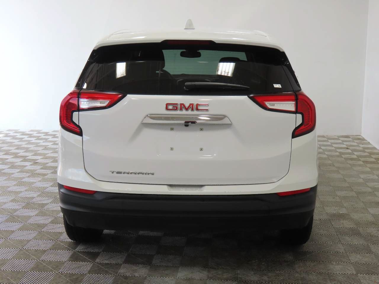 Used 2024 GMC Terrain SLE FWD image 4