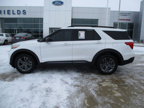 Used 2023 Ford Explorer XLT w/ Equipment Group 202A image 3