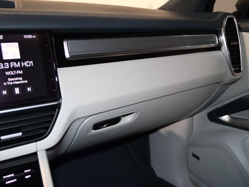 Used 2020 Porsche Cayenne Turbo AWD/4WD image 64