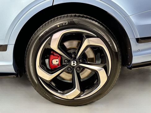Certified 2025 Bentley Bentayga AWD/4WD image 10