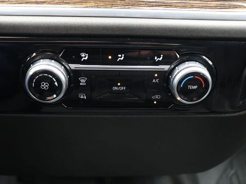 Used 2024 GMC Sierra 2500 SLE image 28