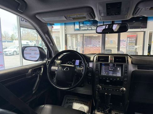 Used 2017 Lexus GX 460 image 27