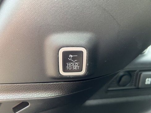 Certified 2024 Jeep Grand Cherokee Altitude image 12