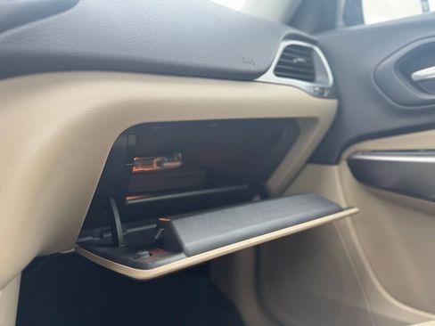 Used 2019 Jeep Cherokee Latitude w/ Popular Appearance Group image 20