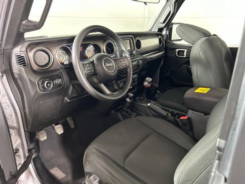 Used 2019 Jeep Wrangler Sport AWD/4WD image 4