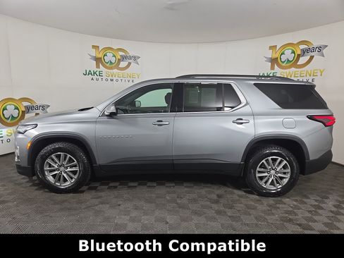 Used 2023 Chevrolet Traverse LT w/ Rear Camera Mirror Package image 4