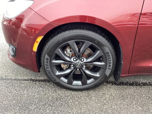 Used 2020 Chrysler Pacifica Touring-L w/ Advanced Safetytec Group image 9