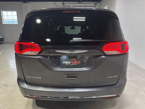 Used 2017 Chrysler Pacifica Limited w/ UConnect Theater Package FWD image 6