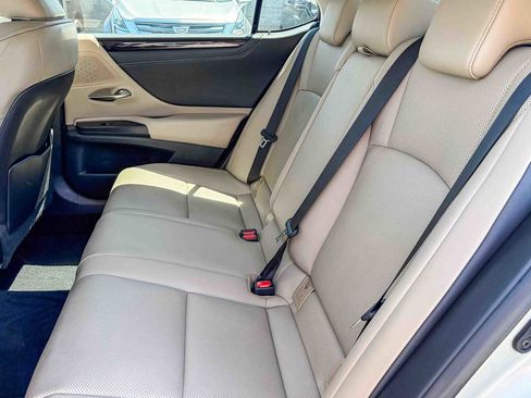 Used 2021 Lexus ES 300h w/ Premium Package FWD image 17