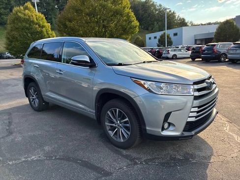 Used 2018 Toyota Highlander XLE AWD/4WD image 7