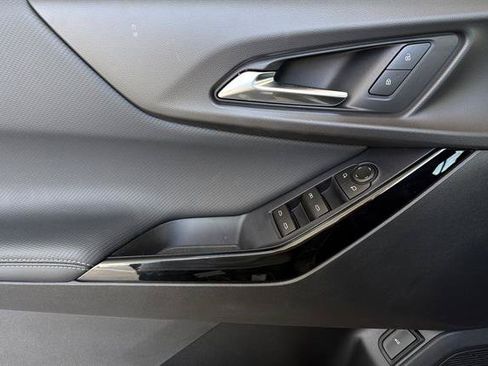 New 2026 Chevrolet Equinox LT w/ Convenience Package II FWD image 11