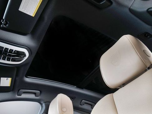 New 2026 Porsche Macan Base image 26