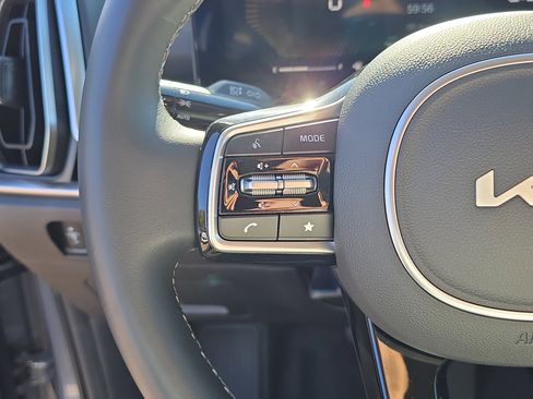 Certified 2025 Kia Sorento S image 33