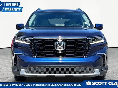 Used 2025 Honda Pilot Touring image 2